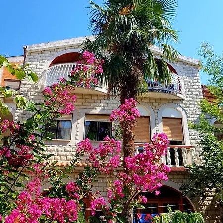 Apartment Roso *